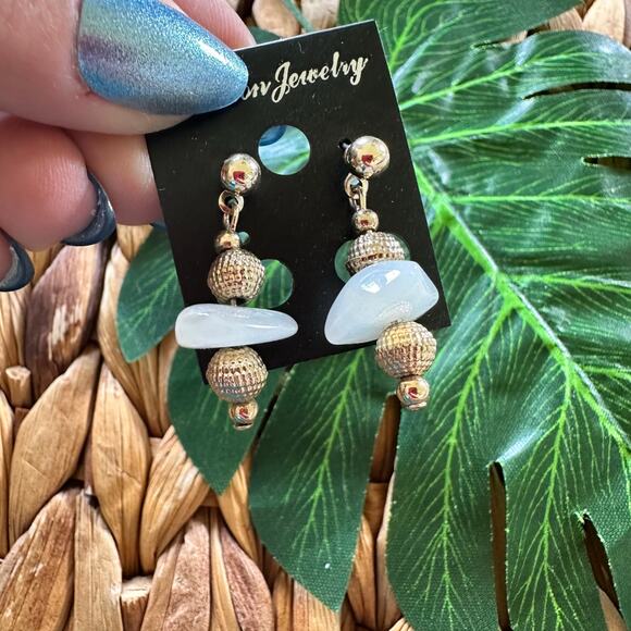 BOGO FREE VTG NEVER WORN BEAD STONE EARRINGS - Picture 1 of 4